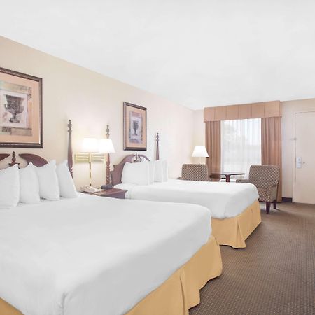 Days Inn By Wyndham Metter Екстер'єр фото